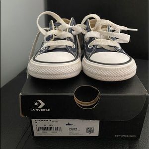 Converse sneakers low top